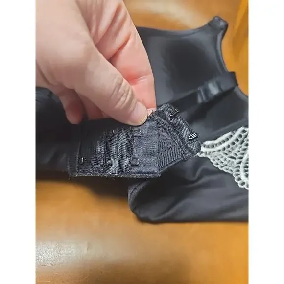 Bali Concealers Beautiful Black Lightly Lined Underwire T-Shirt Bra Size 40D - Picture 4 of 5